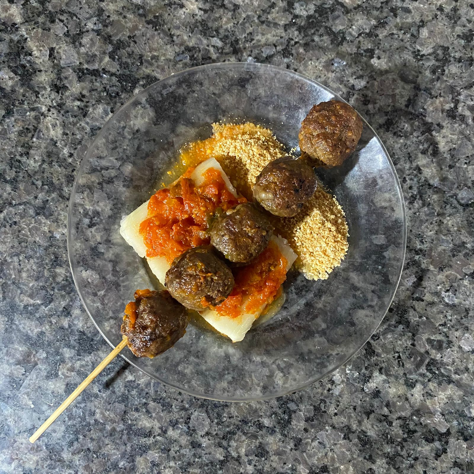 Almôndega de carne com queijo